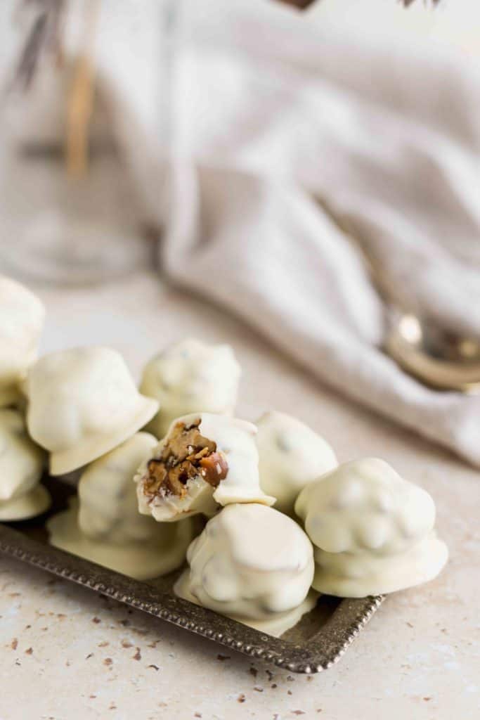 Dulce de Leche-Filled Candied Walnuts Bites | En Casa Cooking Space